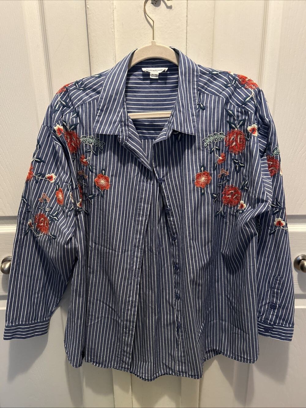 Beach Lunch Lounge Button Down Shirt Size XL Blue Striped Floral Embroidered